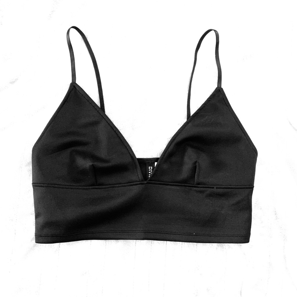 H&M- Black V-Neck Crop Top
